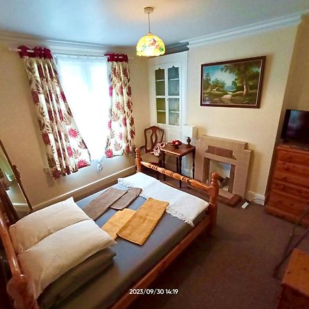 Traditional English House ダービー エクステリア 写真